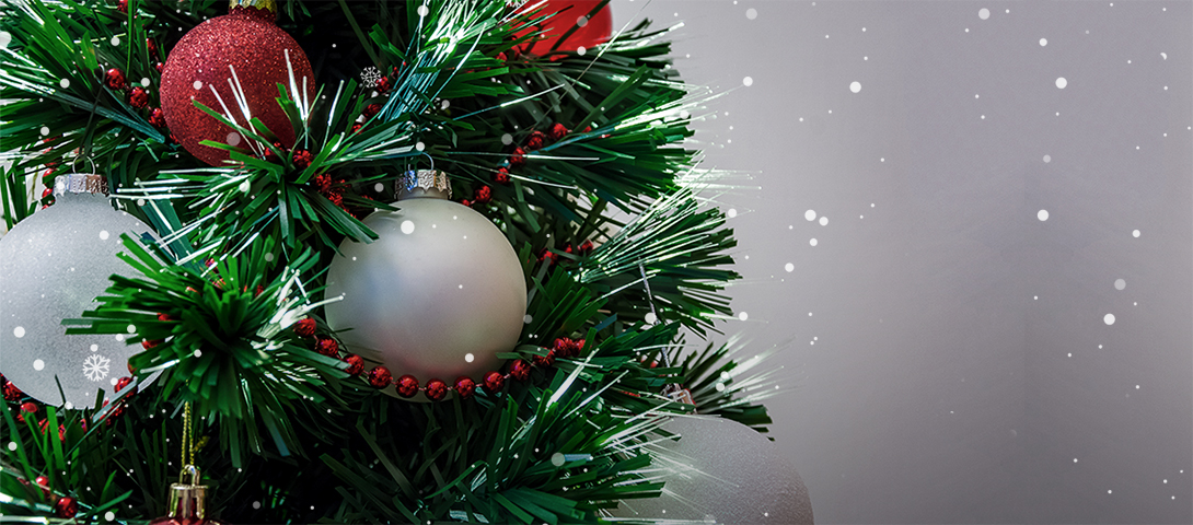 [PVC] Creating a festive atmosphere with Christmas tree  PVC Polyvinyl Chloride LG Chem Petrochemikalien Handelsübliche Kunststoffe, die für Baumaterialien und Dinge des täglichen 